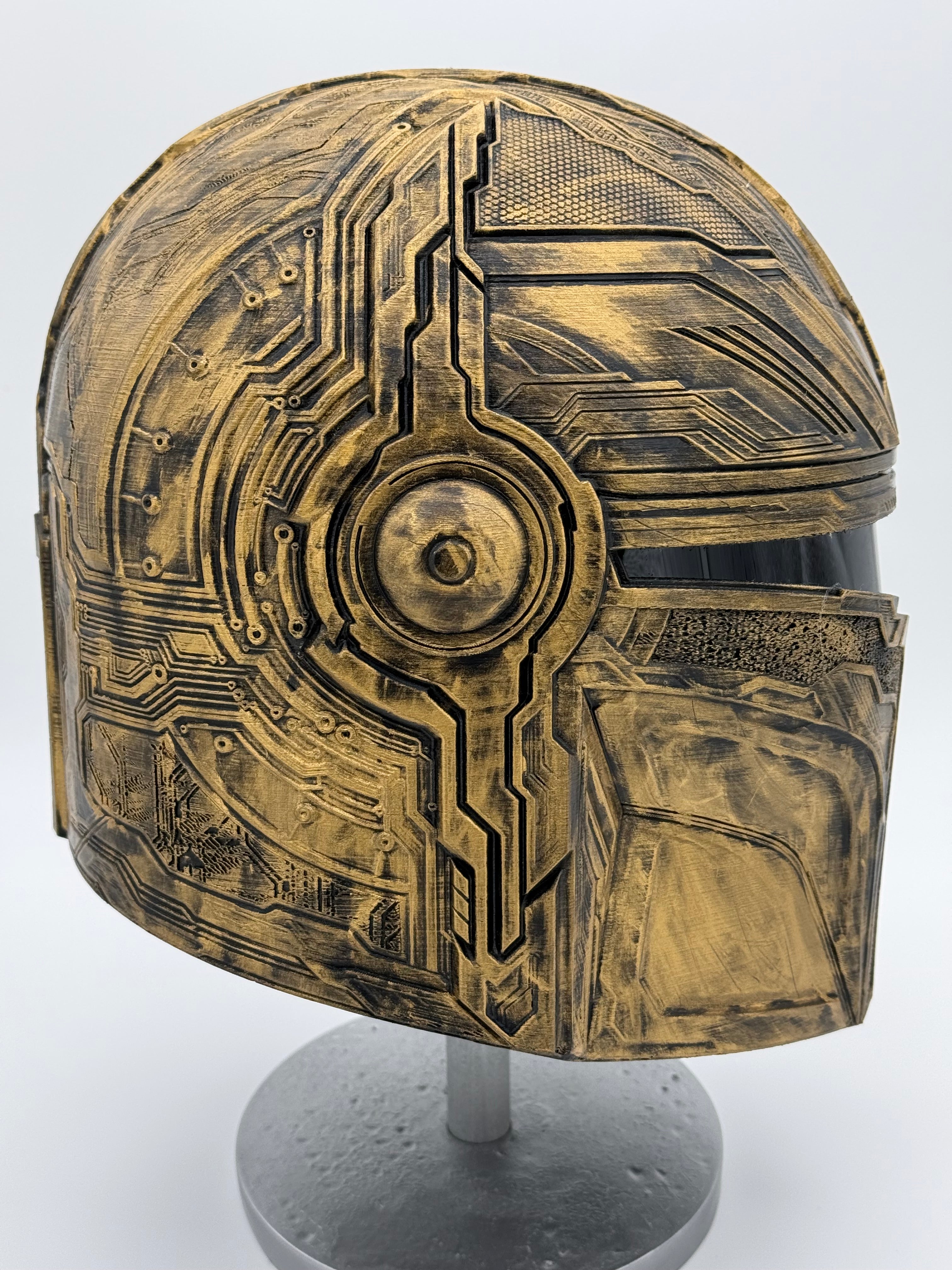 Techno Mandalorian Helmet in Gold