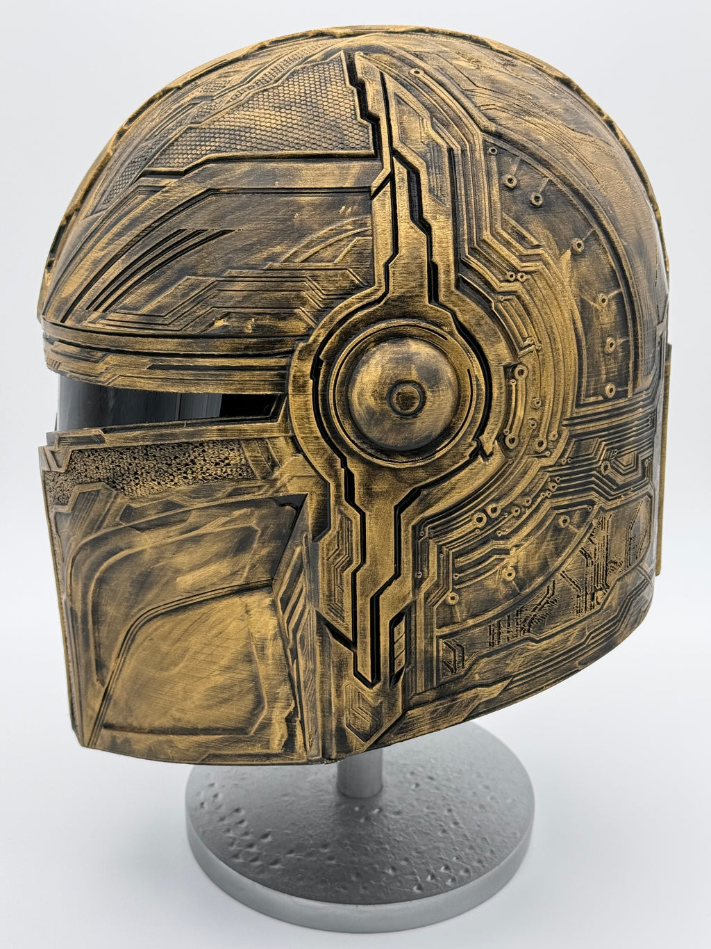Techno Mandalorian Helmet in Gold
