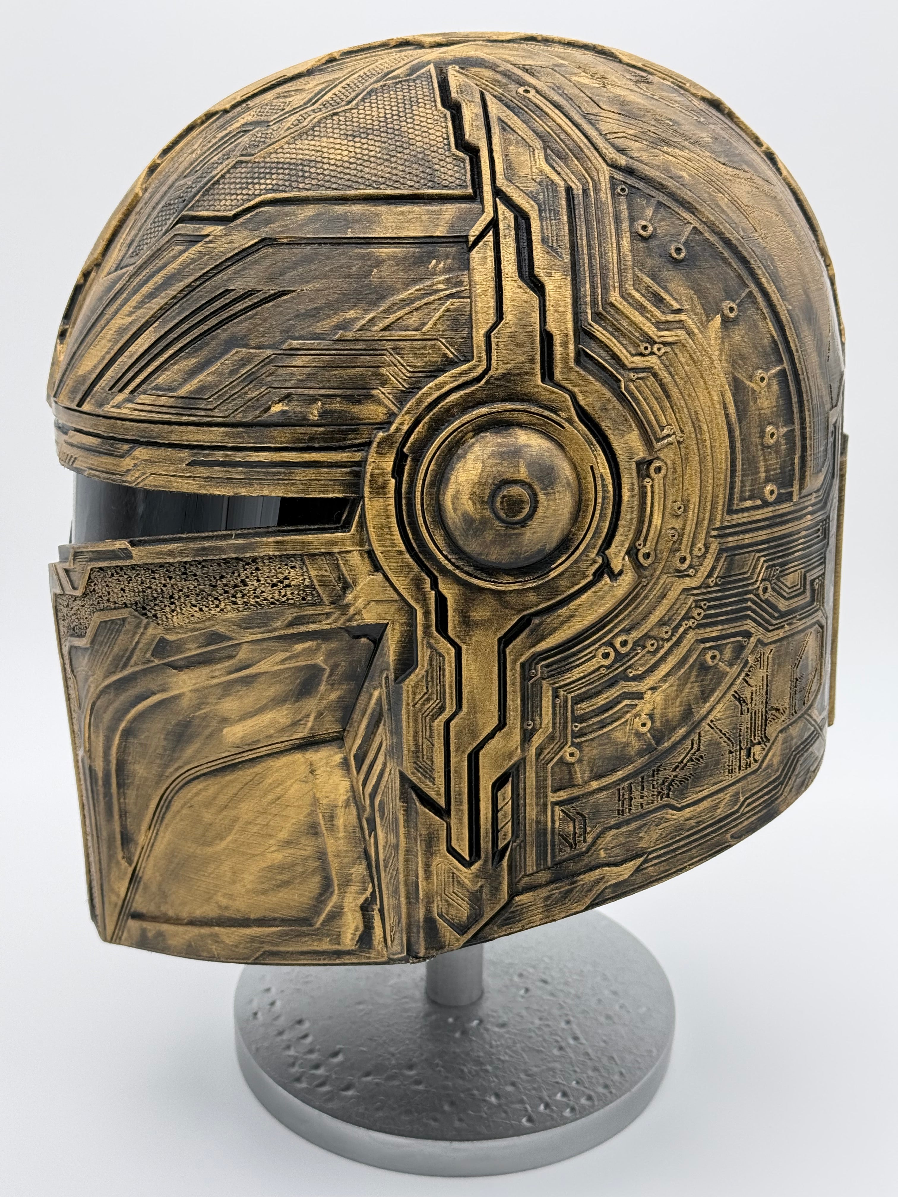Techno Mandalorian Helmet in Gold